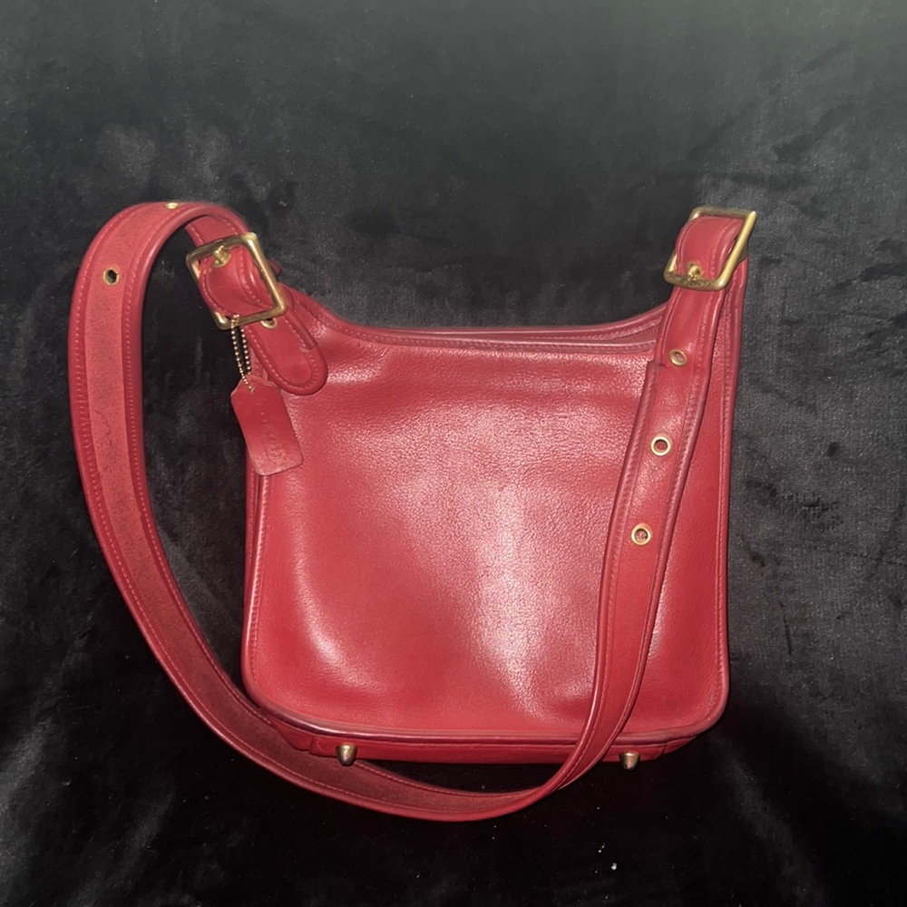 Red Coach bag pre loved gold hardware coach hang tag is split no scratches